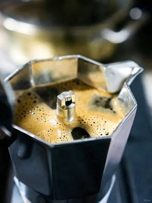 La Cafetera Moka Express: El Ritual Italiano que Todo Amante del Café Debe Conocer
